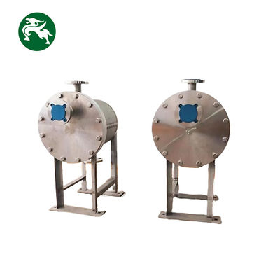 Intercambiador de calor con placa desmontable totalmente soldada y intercambiador de calor con concha